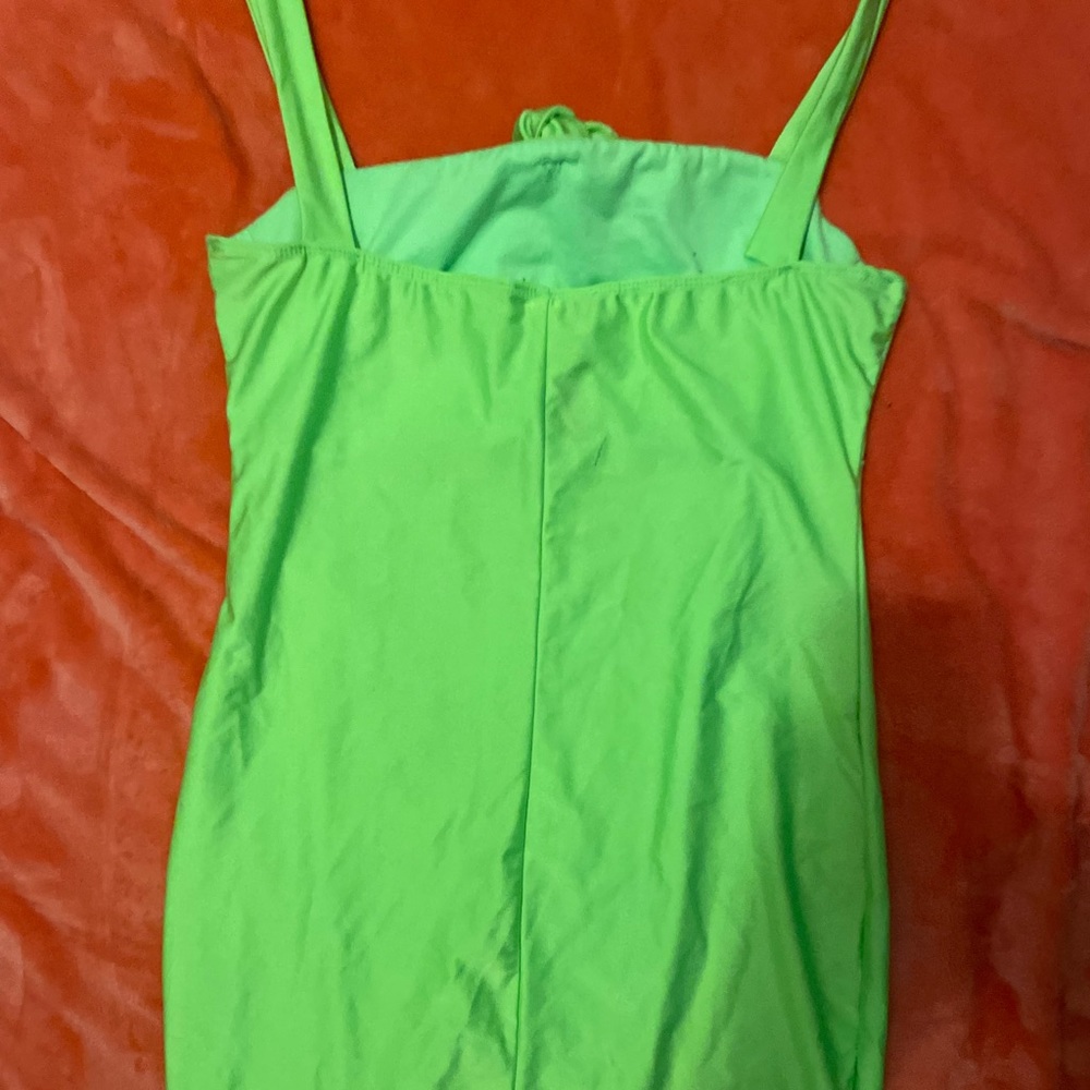 Im selling a mini dress it’s perfect for the summer, its a very cute partydress
